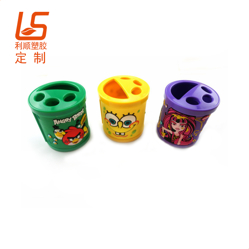 定制PVC马克杯笔筒 3D立体凸起图案笔筒